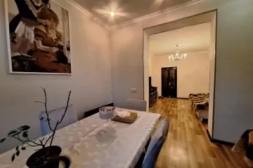 Satılır Köhnə Tikili Elmler Akademiyasıda