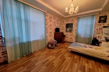 Satılır Köhnə Tikili Elmler Akademiyasıda