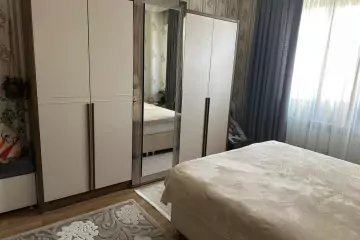 Satılır Köhnə Tikili Elmler Akademiyasıda