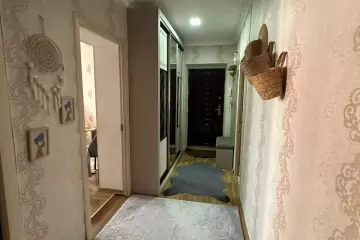 Satılır Köhnə Tikili Elmler Akademiyasıda