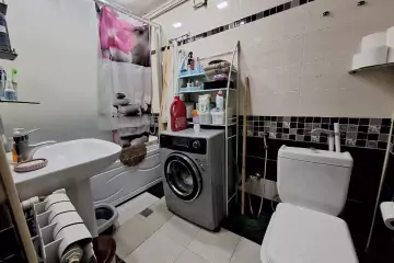 Satılır Köhnə Tikili Elmler Akademiyasıda