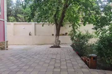 Satılır Həyət Evi Bakı Kinoteatrıda