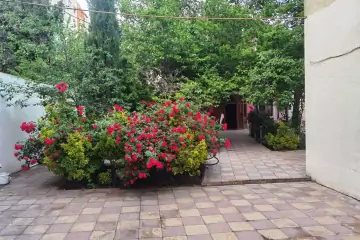 Satılır Həyət Evi Bakı Kinoteatrıda