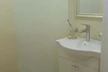 Satılır Köhnə Tikili Elmler Akademiyasıda