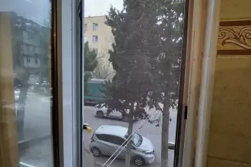 Satılır Köhnə Tikili 8-ci Kilometrdə