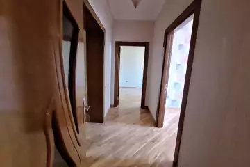 Satılır Yeni Tikili Elmler Akademiyasıda