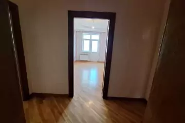 Satılır Yeni Tikili Elmler Akademiyasıda