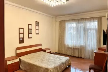 Satılır Yeni Tikili 1-ci Mikrorayonda