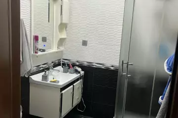 Satılır Yeni Tikili şərq Bazarında