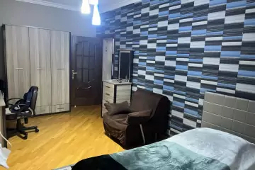 Satılır Yeni Tikili şərq Bazarında