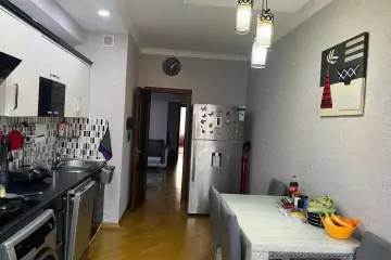 Satılır Yeni Tikili şərq Bazarında