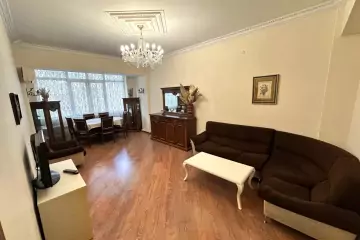 Satılır Yeni Tikili 1-ci Mikrorayonda