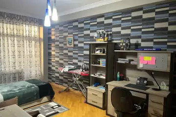Satılır Yeni Tikili şərq Bazarında