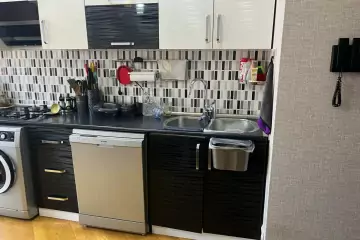 Satılır Yeni Tikili şərq Bazarında