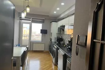 Satılır Yeni Tikili şərq Bazarında