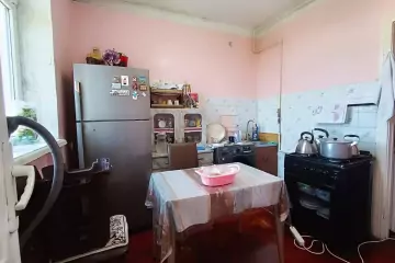 Satılır Köhnə Tikili 8-ci Kilometrdə