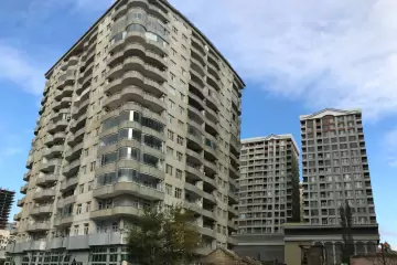 Satılır Yeni Tikili Ağ şəhər Kompleksində