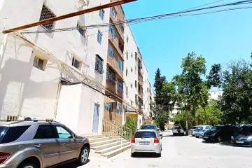 Satılır Köhnə Tikili 8-ci Kilometrdə