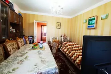 Satılır Köhnə Tikili 8-ci Kilometrdə