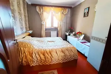Satılır Köhnə Tikili 8-ci Kilometrdə