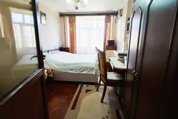 Satılır Köhnə Tikili 8-ci Kilometrdə