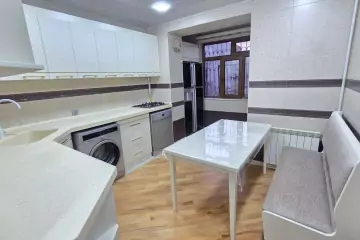 Satılır Köhnə Tikili Badamdarda 