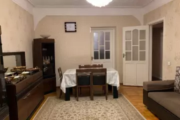 Satılır Köhnə Tikili Beşmərtəbədə
