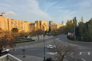 Satılır Köhnə Tikili Elmler Akademiyasıda