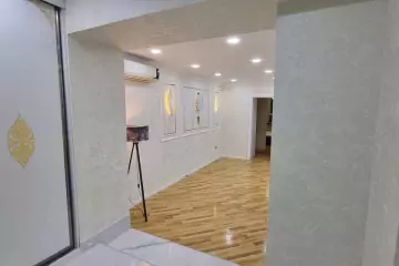 Satılır Köhnə Tikili Elmler Akademiyasıda