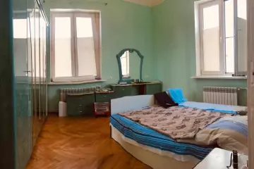 Satılır Köhnə Tikili Elmler Akademiyasıda