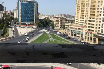 Satılır Köhnə Tikili Elmler Akademiyasıda