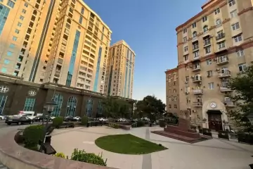 Satılır Köhnə Tikili Elmler Akademiyasıda