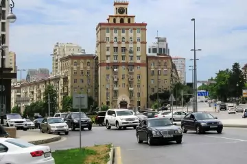 Satılır Köhnə Tikili Elmler Akademiyasıda