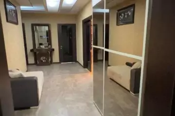 Satılır Yeni Tikili Elmler Akademiyasıda