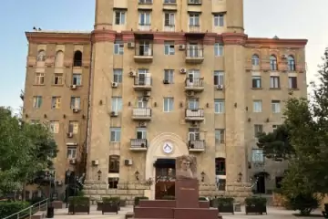 Satılır Köhnə Tikili Elmler Akademiyasıda