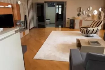 Satılır Yeni Tikili Elmler Akademiyasıda