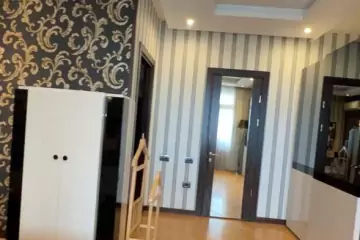 Satılır Yeni Tikili Elmler Akademiyasıda