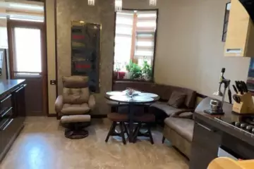 Satılır Yeni Tikili Elmler Akademiyasıda