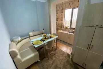 Satılır Yeni Tikili Nərimanov Heykəlində