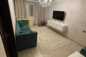 Satılır Köhnə Tikili 8-ci Kilometrdə