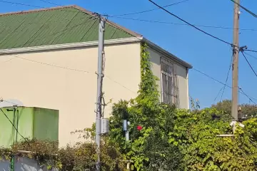 Satılır Həyət Evi Bakıda
