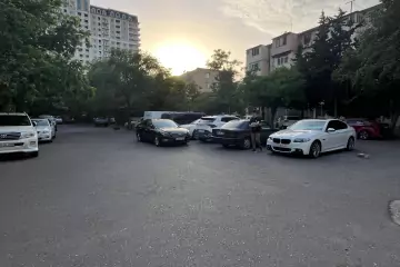 Satılır Köhnə Tikili Elmler Akademiyasıda