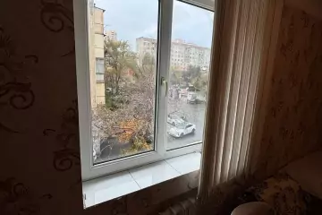 Satılır Köhnə Tikili Elmler Akademiyasıda