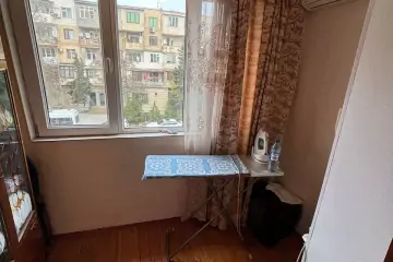 Satılır Köhnə Tikili Elmler Akademiyasıda