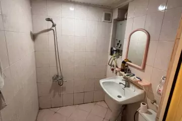 Satılır Köhnə Tikili Elmler Akademiyasıda