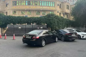 Satılır Köhnə Tikili Elmler Akademiyasıda