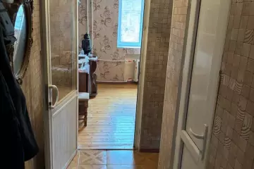 Satılır Köhnə Tikili Elmler Akademiyasıda