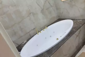Satılır Yeni Tikili Elmler Akademiyasıda
