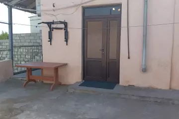Satılır Həyət Evi şüvəlanda