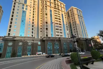 Satılır Yeni Tikili Elmler Akademiyasıda